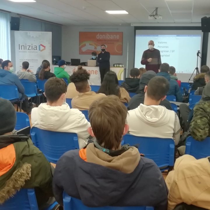 Enseñando a emprender cooperando, charlas en CEIP Donibane y Donapea