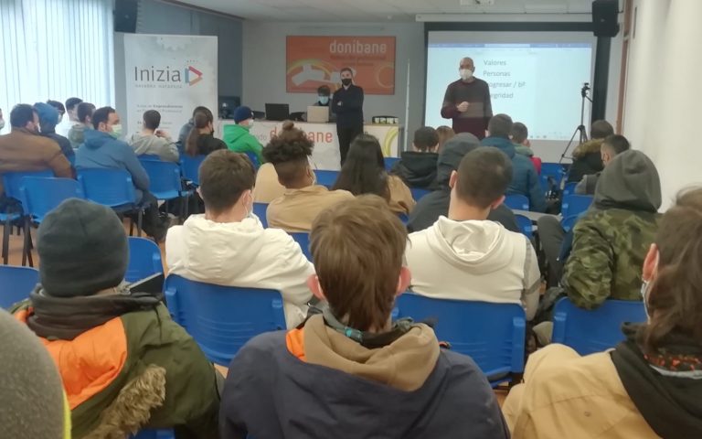 Enseñando a emprender cooperando, charlas en CEIP Donibane y Donapea