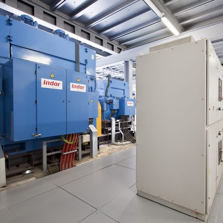 Ventajas y desventajas de los sistemas SINCON para apoyar a las renovables y fortalecer la red.