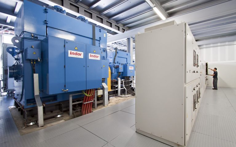 Ventajas y desventajas de los sistemas SINCON para apoyar a las renovables y fortalecer la red.